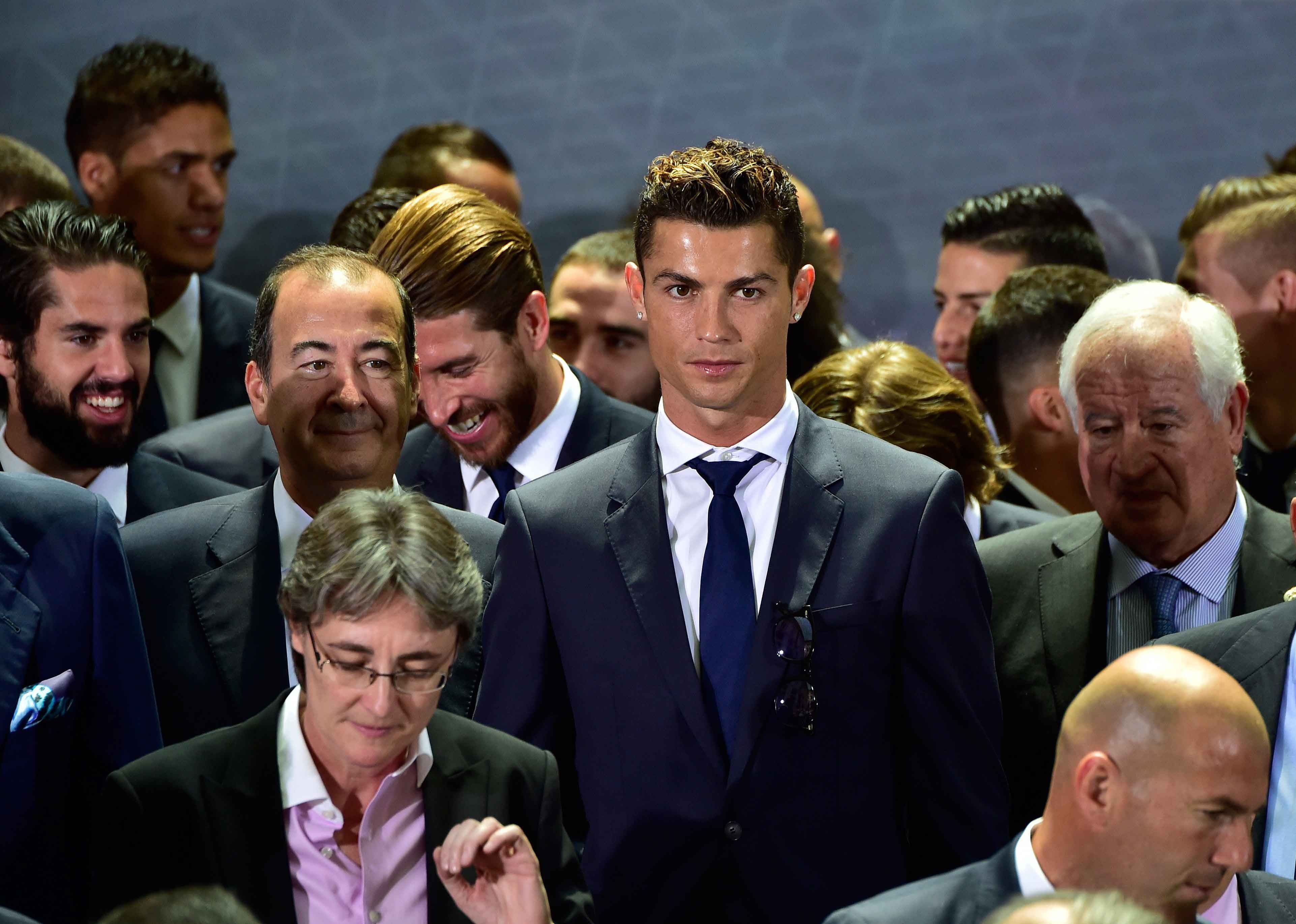 Ronaldo va nu thong doc xinh dep anh 7