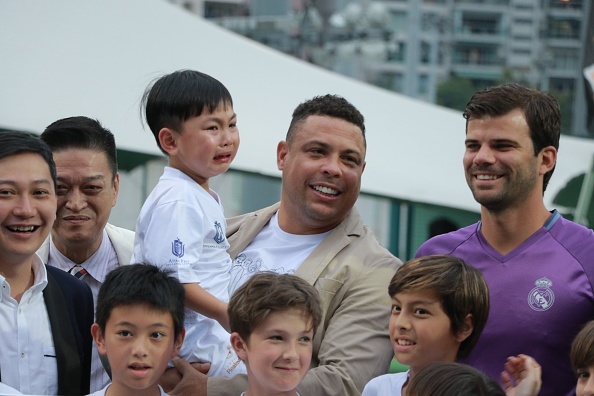 khoc nuc no tren tay Ro beo anh 5