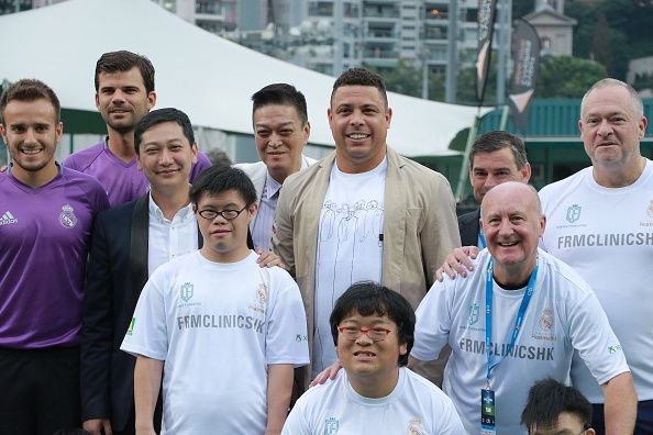 khoc nuc no tren tay Ro beo anh 1