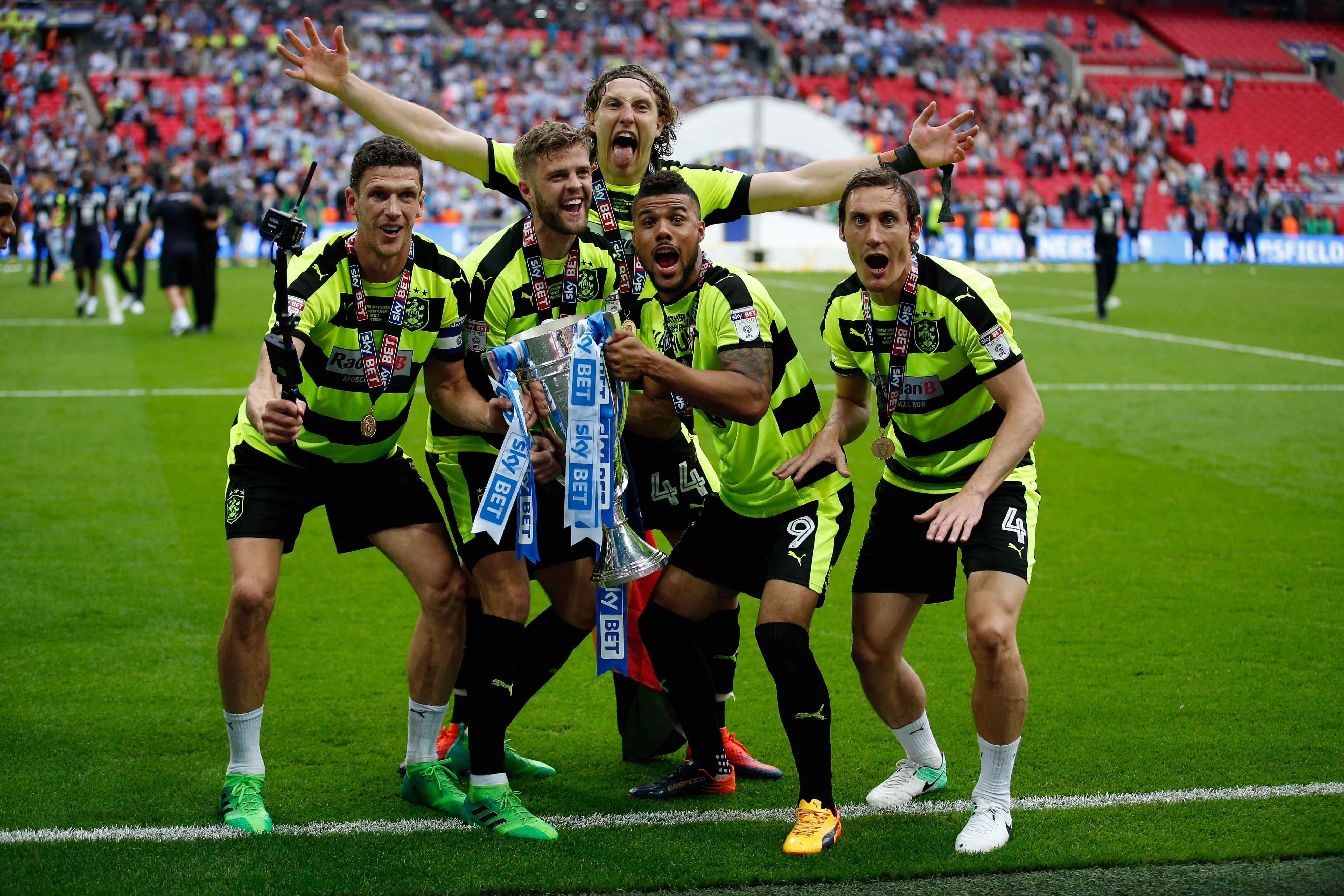 tan binh vua cap ben Premier League anh 2