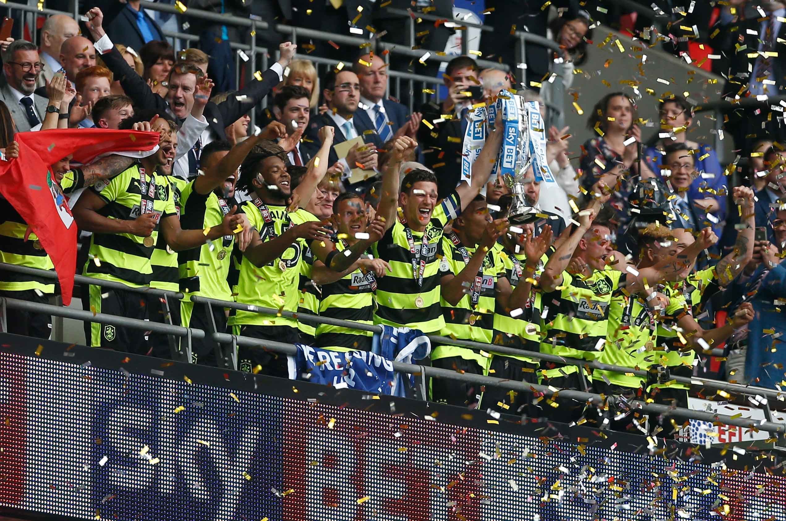 tan binh vua cap ben Premier League anh 6