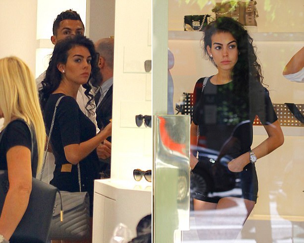 Ronaldo đưa bạn gái đi sắm đồ ảnh 2 Ronaldo dua ban gai di sam do anh 2