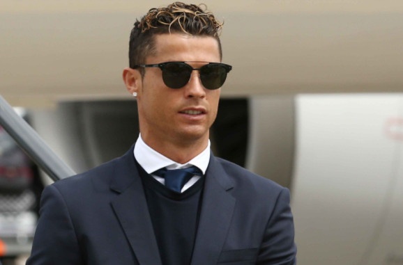Ronaldo va dan sao Real banh bao do bo Cardiff hinh anh