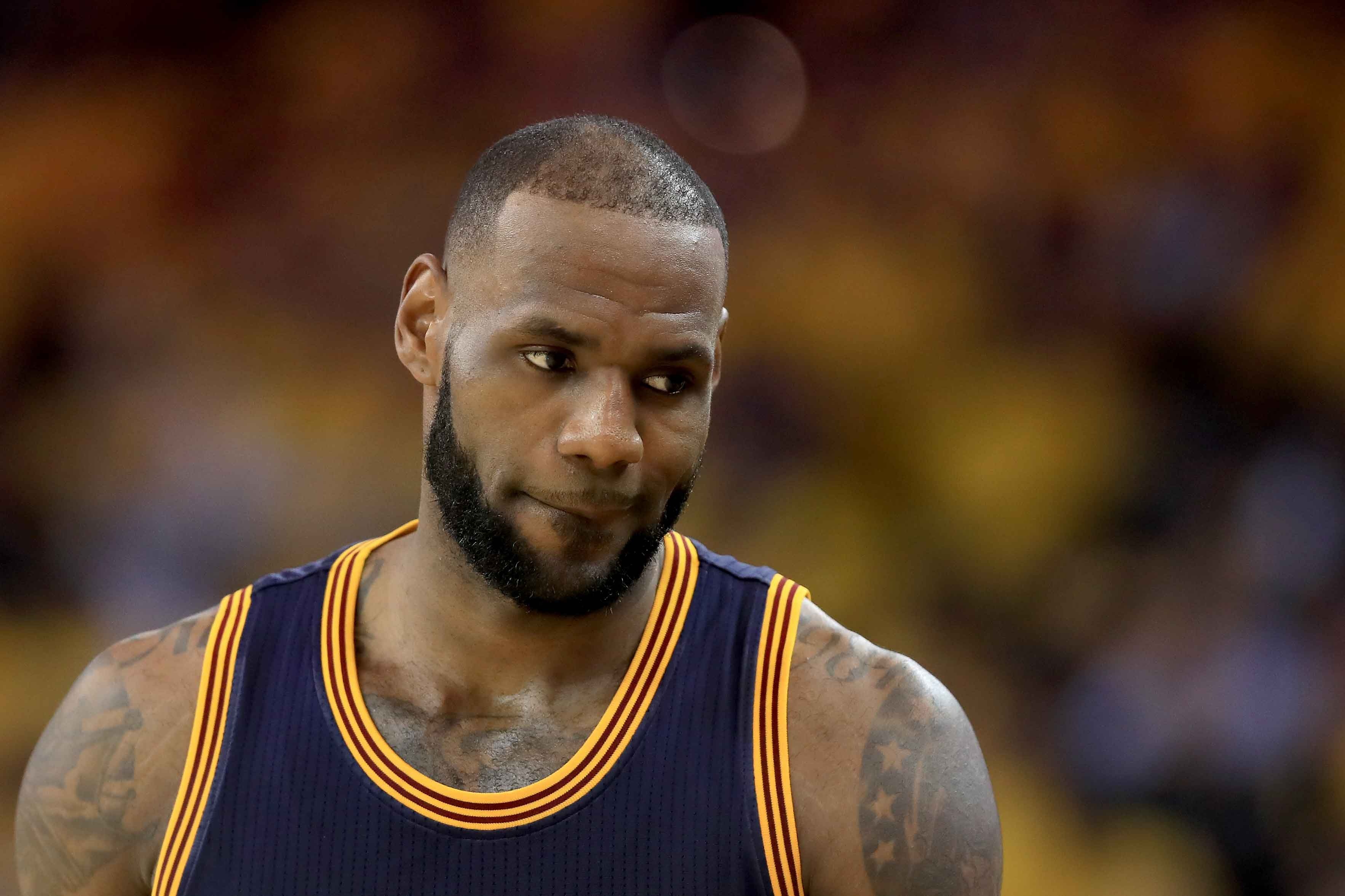 Durant khien King James lu mo, Warriors thang dam Cavaliers hinh anh