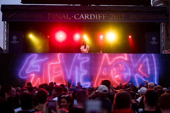 Bia Bale hút khách ở chung kết ảnh 10 Bia Bale hut khach o chung ket anh 10