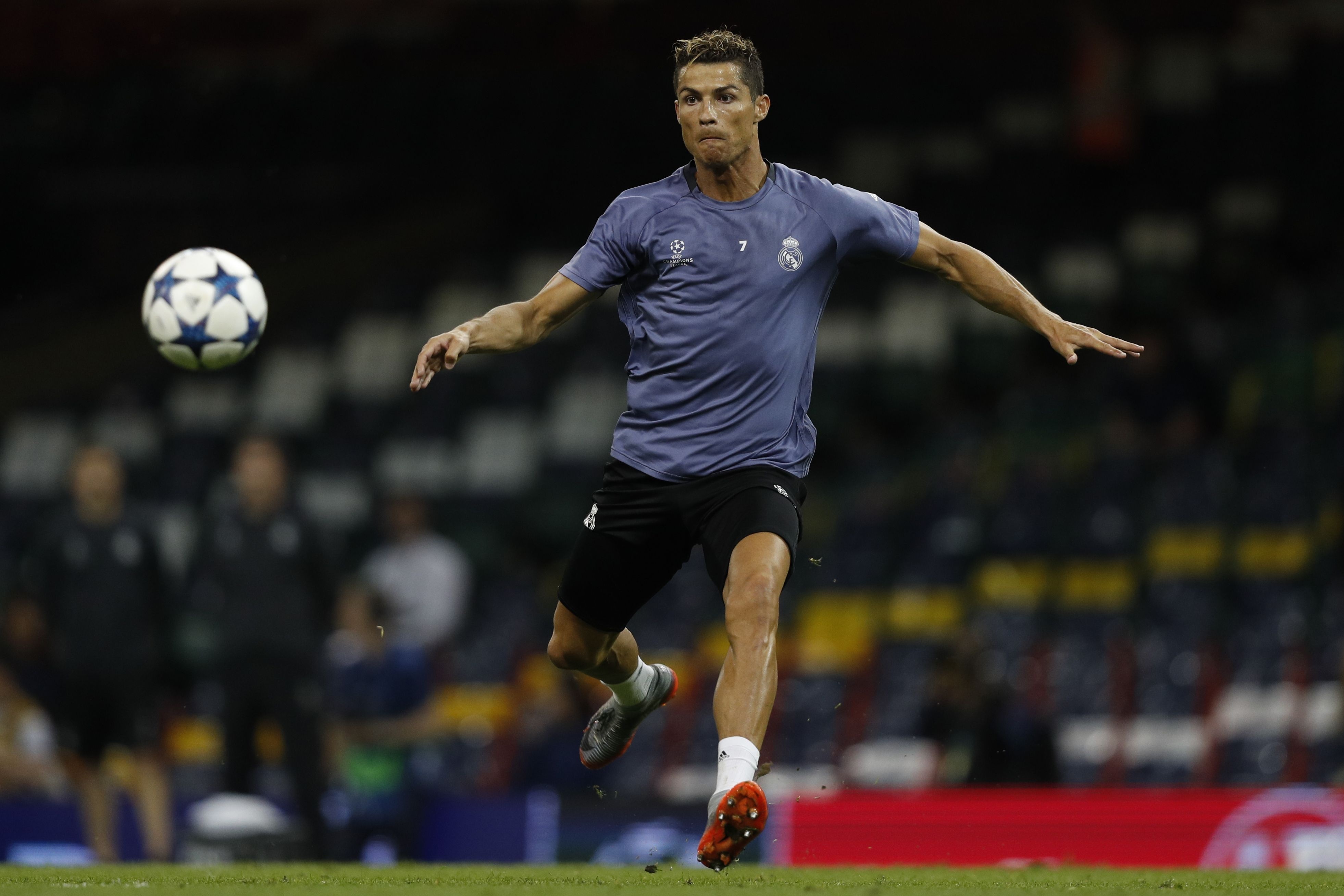 Ronaldo luyen dut diem truoc chung ket Champions League hinh anh