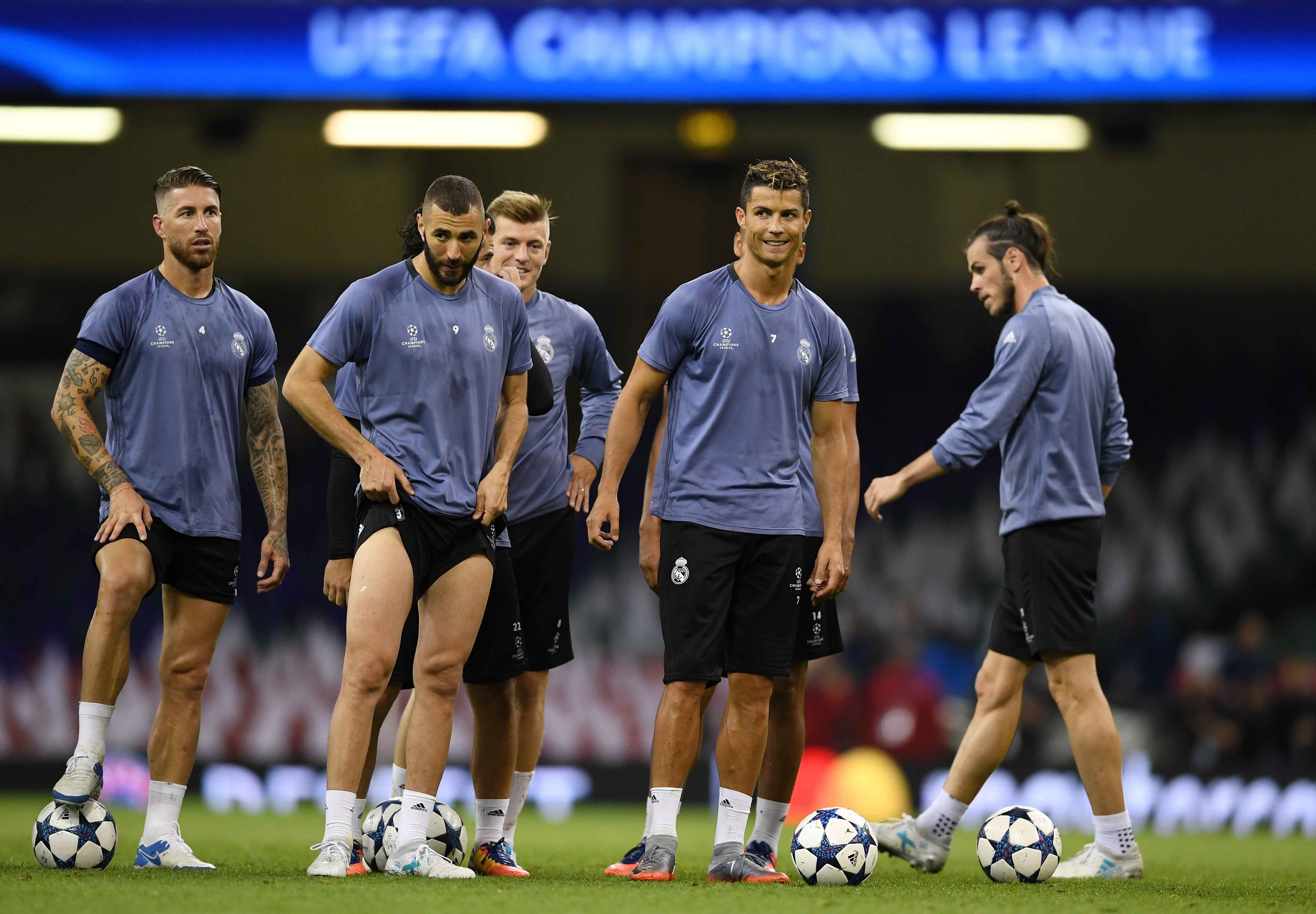 Ronaldo luyện dứt điểm trước chung kết ảnh 4 Ronaldo luyen dut diem truoc chung ket anh 4