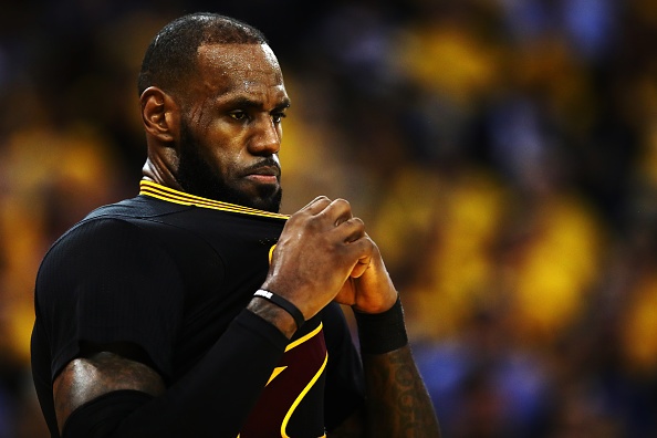 Video Warriors thang dam Cavaliers o game 2 hinh anh