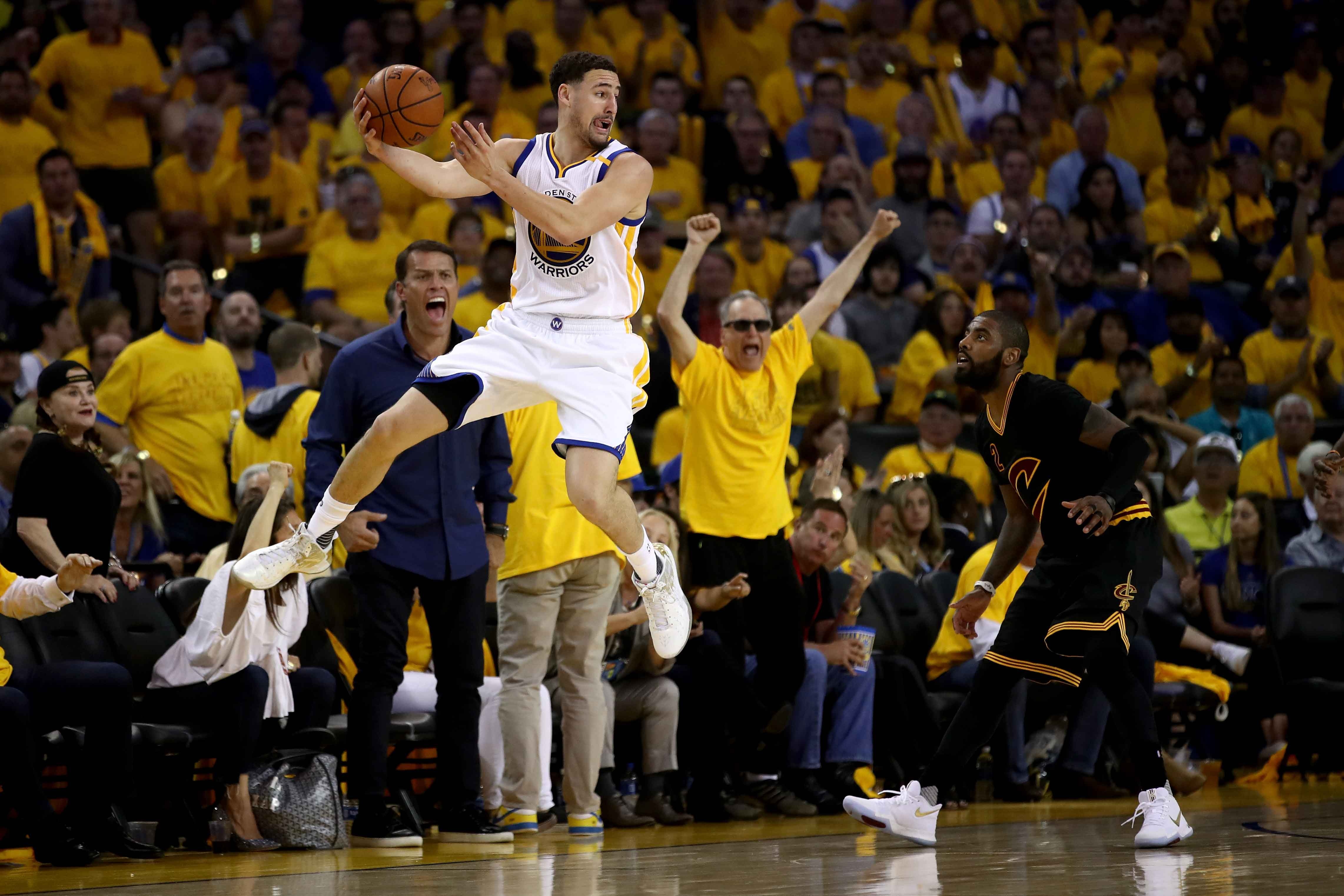 Warriors gia tang cach biet voi Cavaliers anh 1