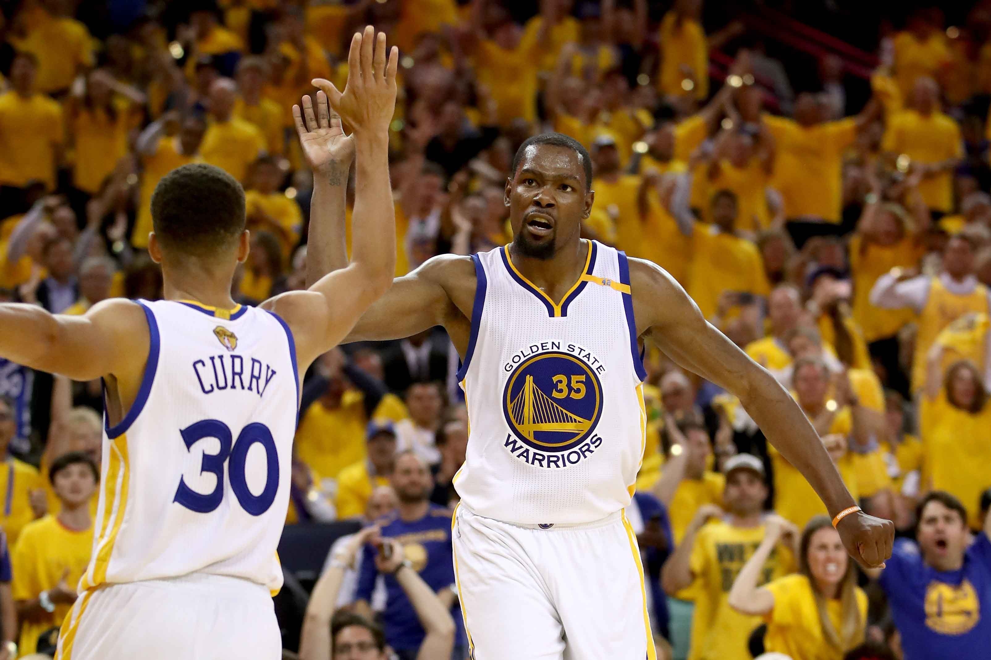 Warriors gia tang cach biet voi Cavaliers anh 2