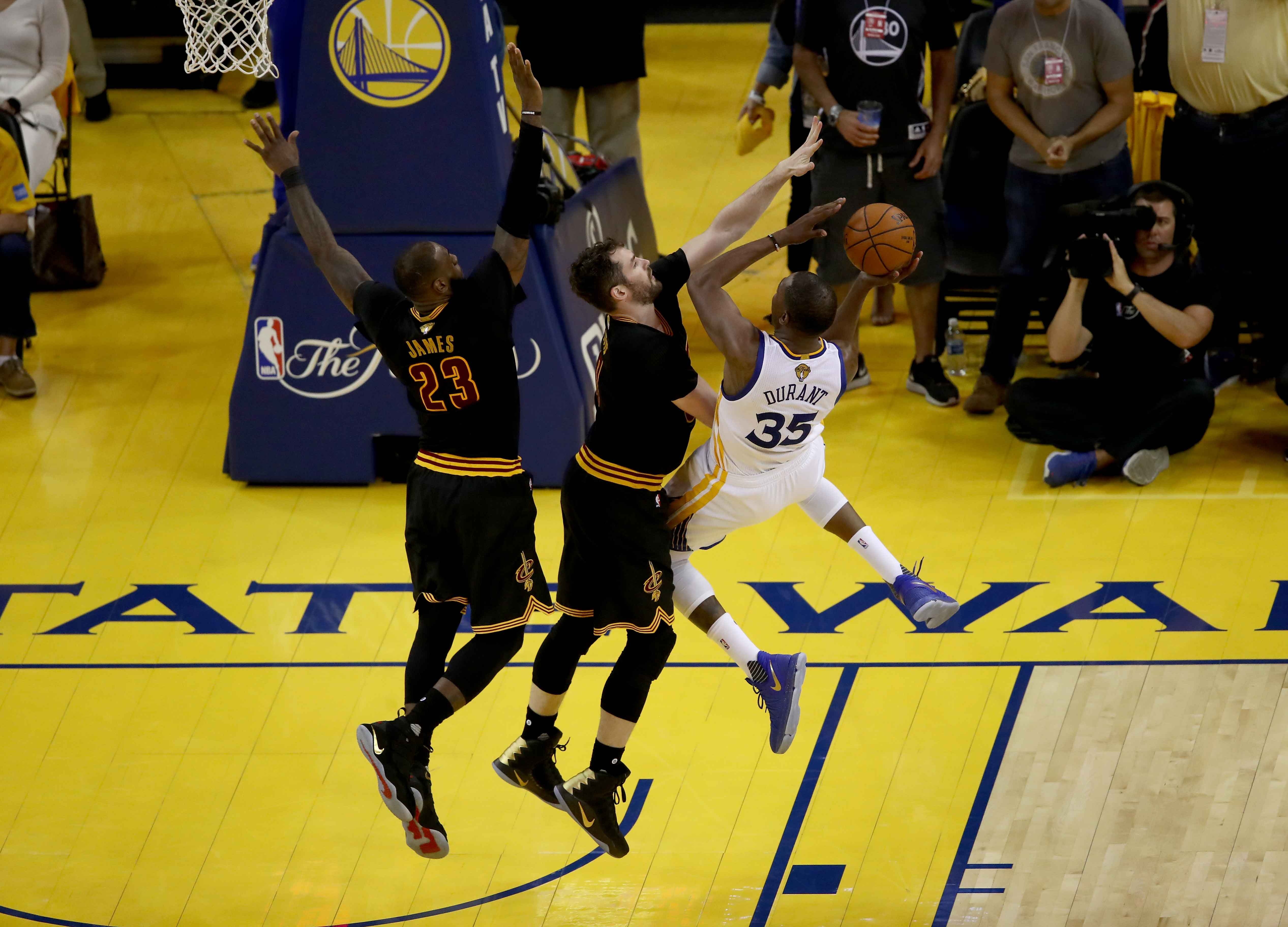 Warriors gia tang cach biet voi Cavaliers anh 7