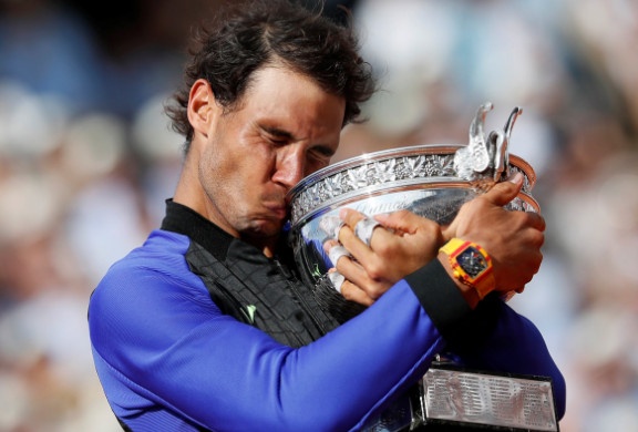 Nadal deo dong ho gia 850.000 USD khi chinh phuc Roland Garros hinh anh