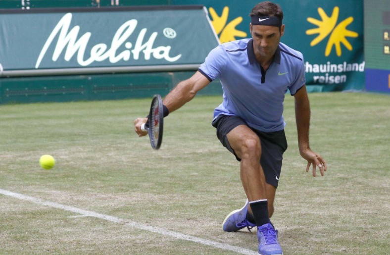 Video Federer ha guc duong kim vo dich Halle Open hinh anh