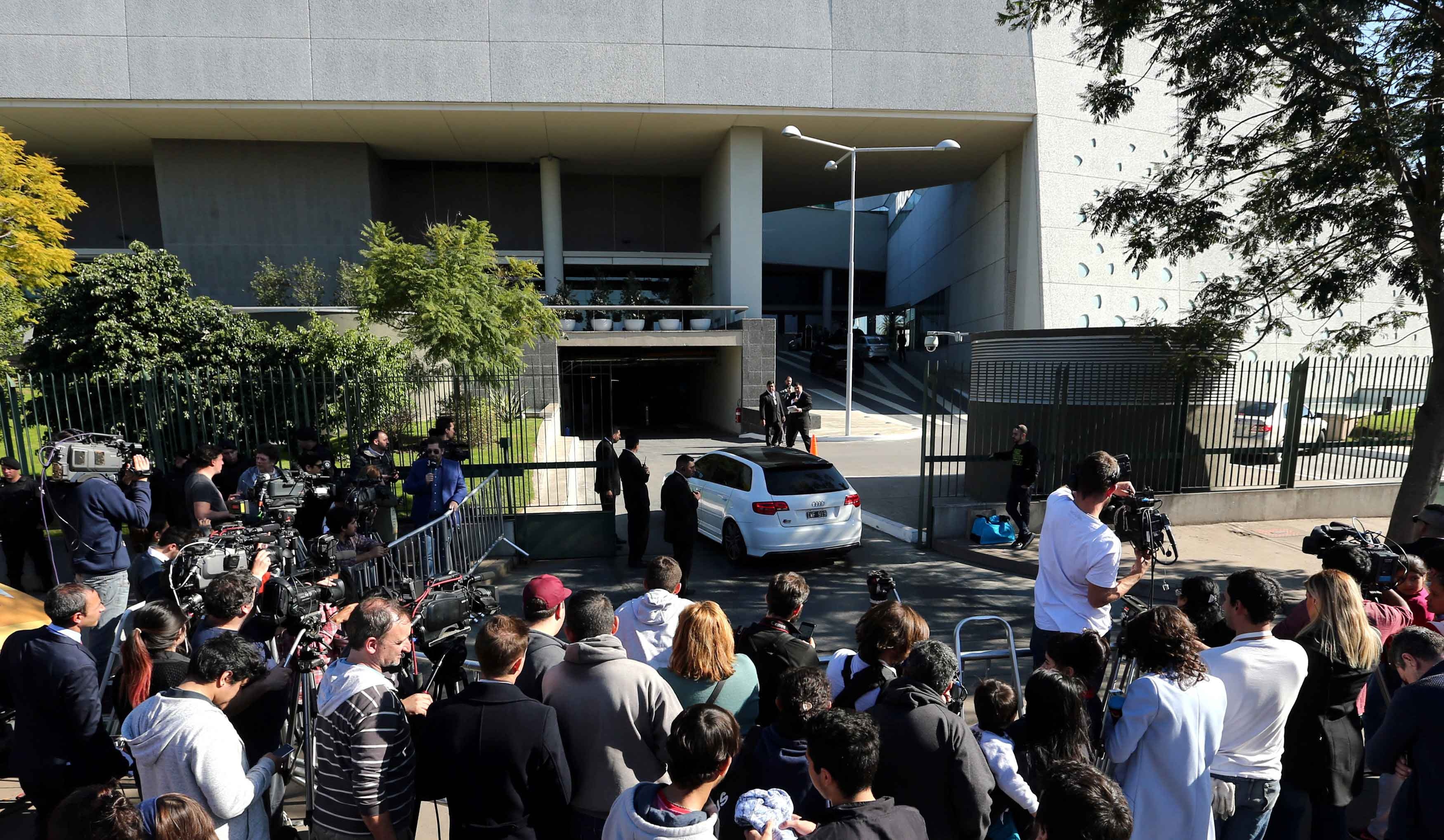 Messi hanh phuc khoa moi Antonella anh 13