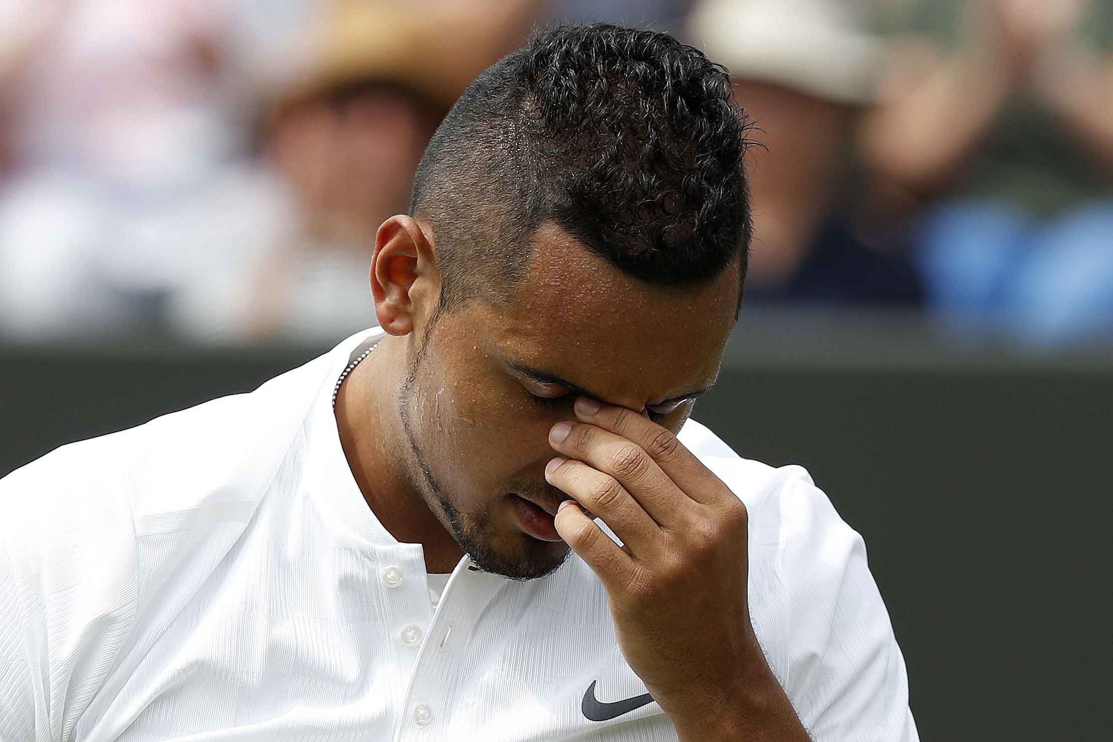 Kyrgios ôm mặt thất thần ảnh 1 Kyrgios om mat that than anh 1