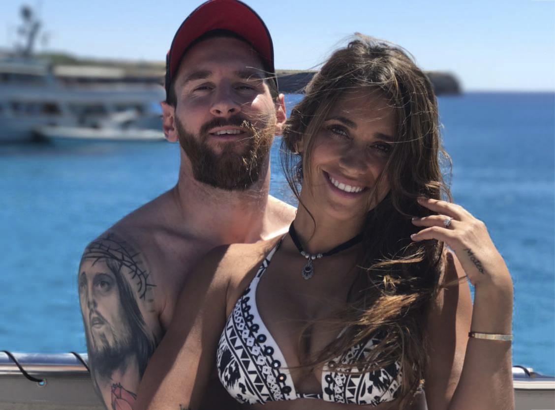 Messi hanh phuc huong tuan trang mat ben gia dinh hinh anh