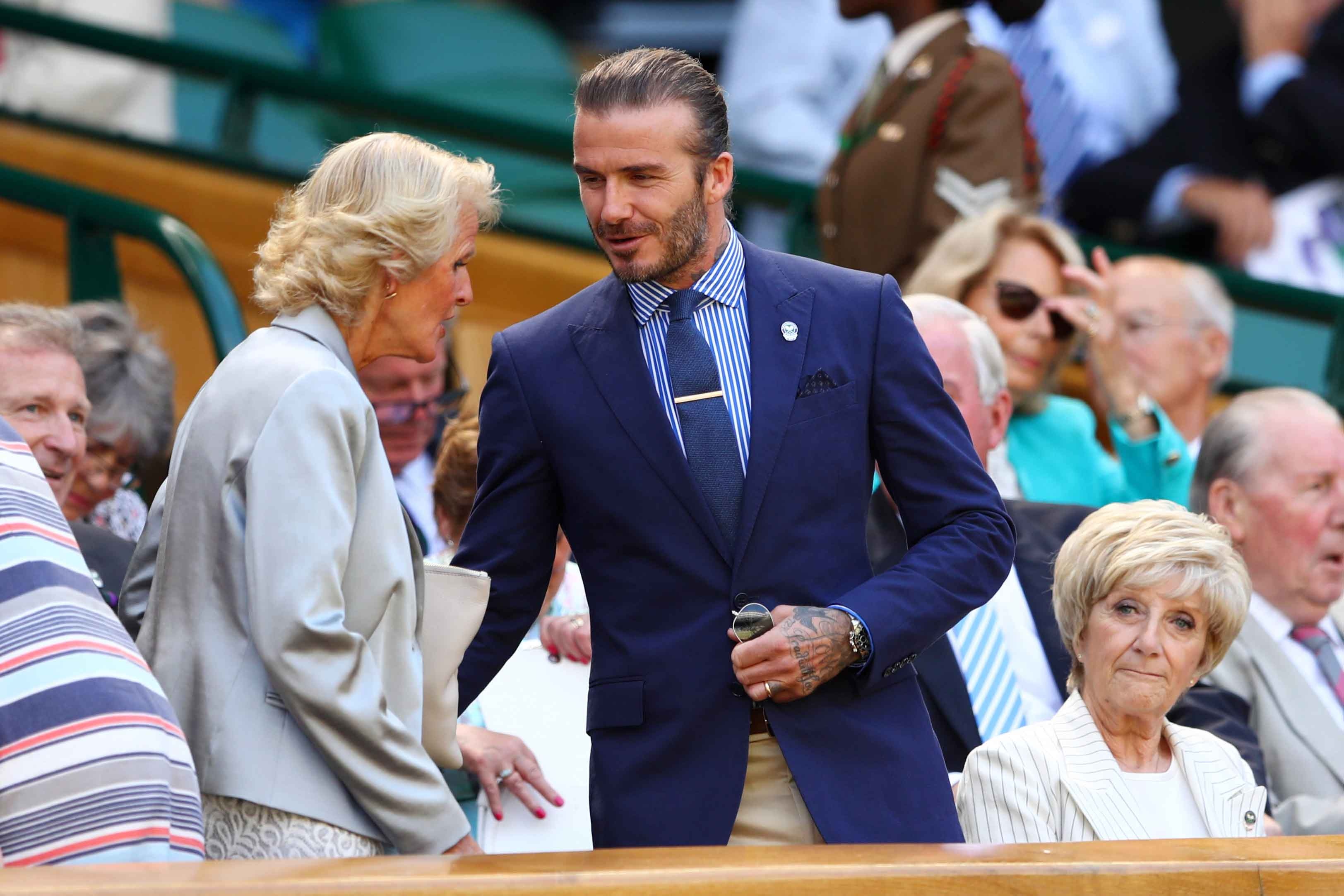 Beckham đưa mẹ đến sân cổ vũ Murray ảnh 2 Beckham dua me den san co vu Murray anh 2