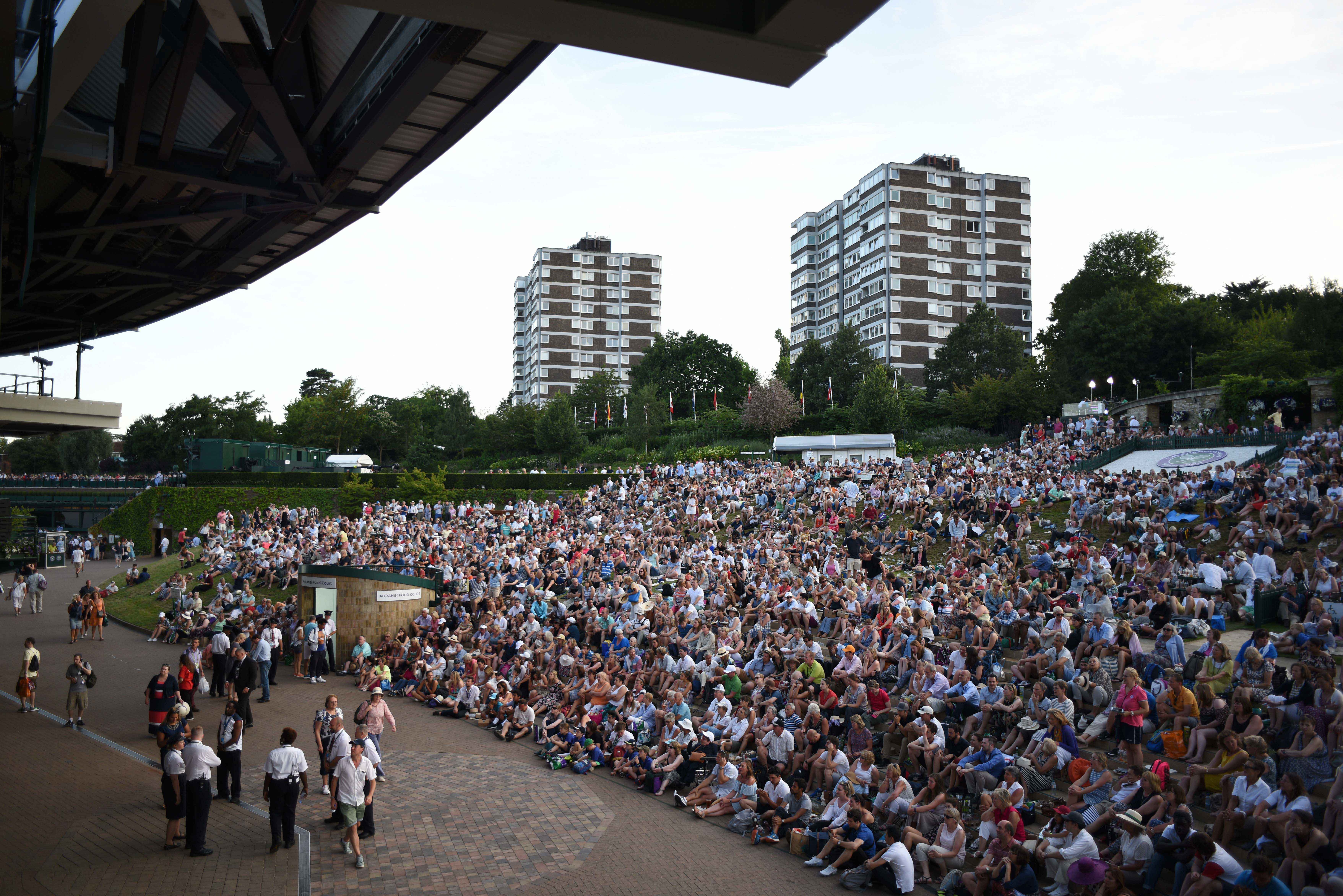 Beckham đưa mẹ đến sân cổ vũ Murray ảnh 10 Beckham dua me den san co vu Murray anh 10