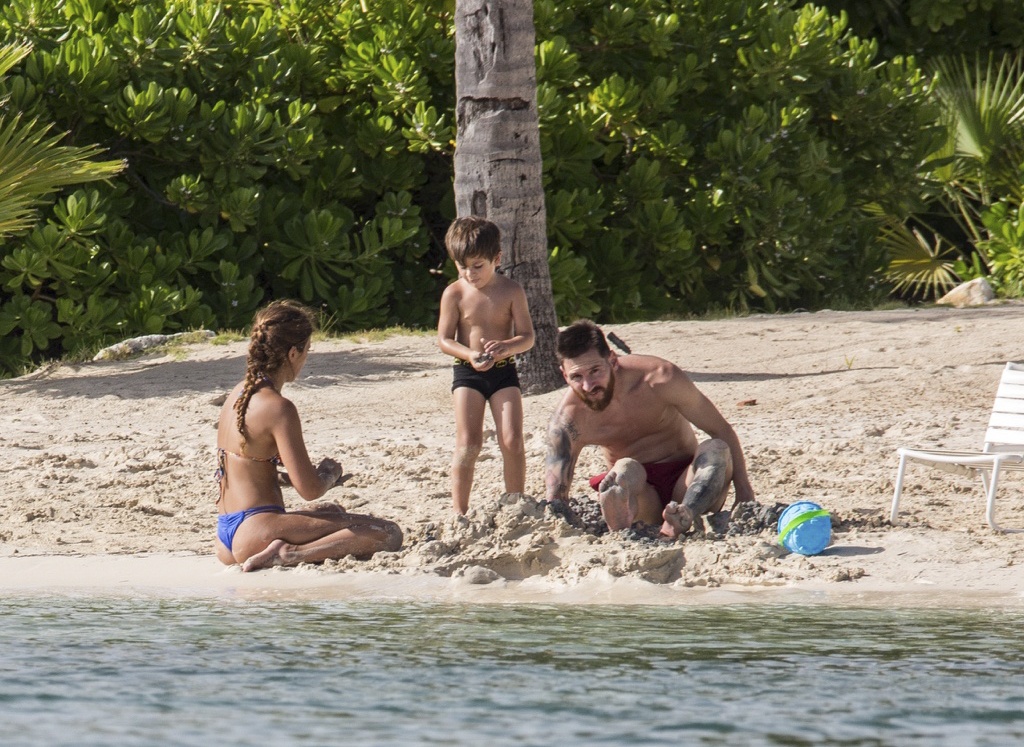 Gia dinh Messi huong tuan trang mat anh 7