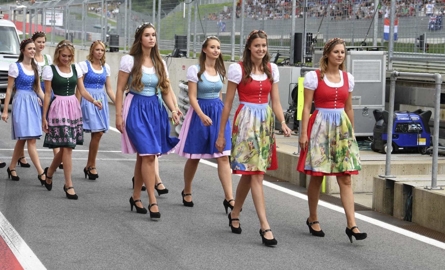 Dan grid girl ham nong truong dua F1 nuoc Ao hinh anh