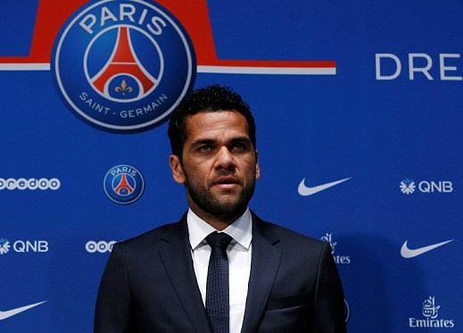Chuyen nhuong 12/7: Dani Alves xin loi Guardiola hinh anh