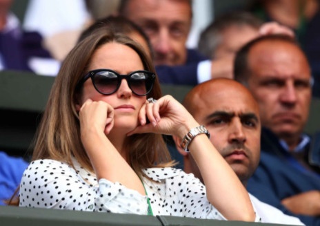 Vo yeu buon rau chung kien Murray chia tay Wimbledon hinh anh