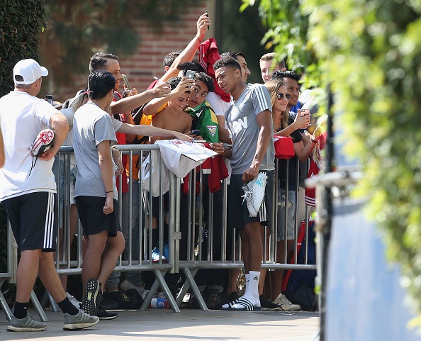 Sao Hollywood thăm buổi tập của MU ảnh 6 Sao Hollywood tham buoi tap cua MU anh 6