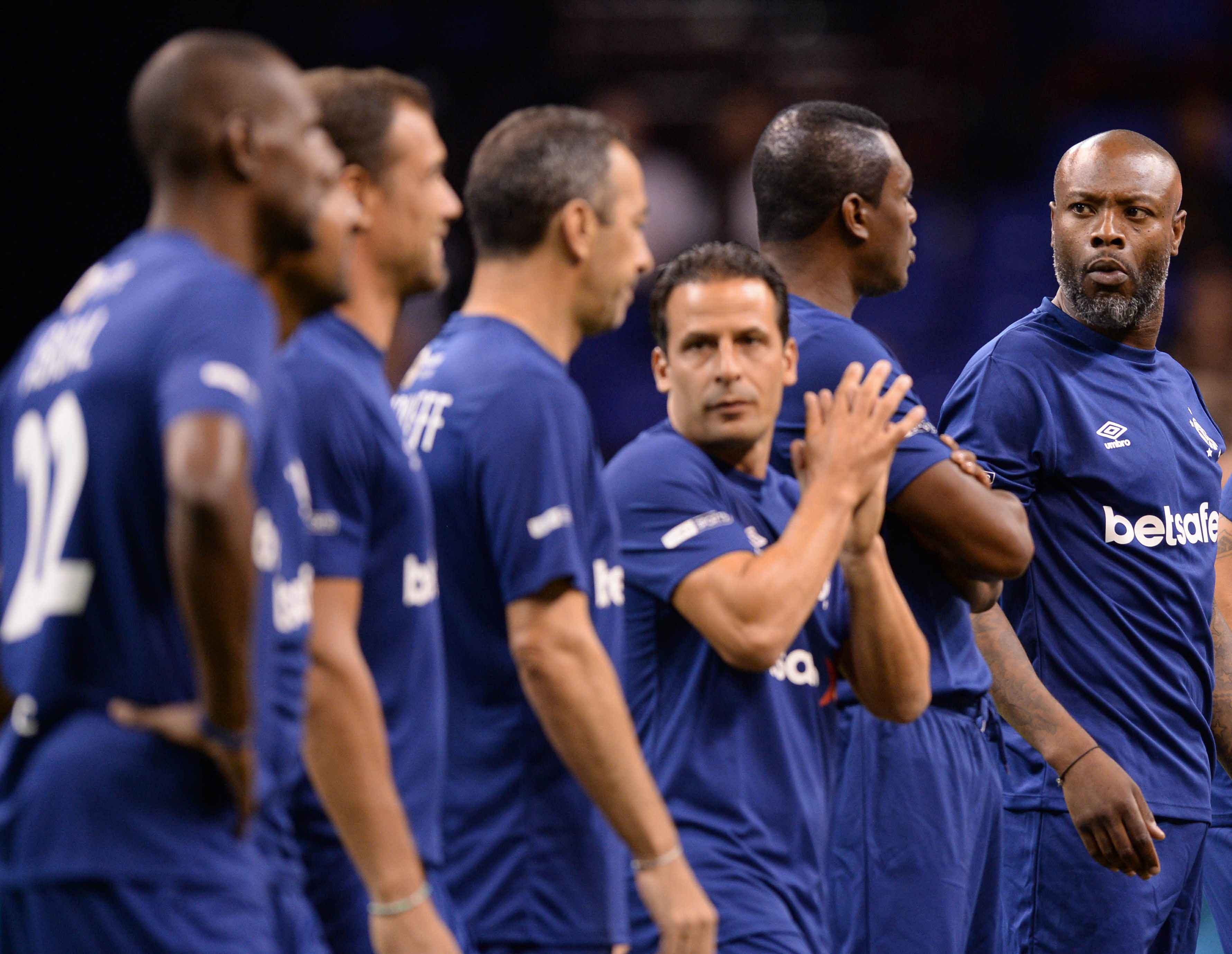 Puyol vao bong triet ha anh 11