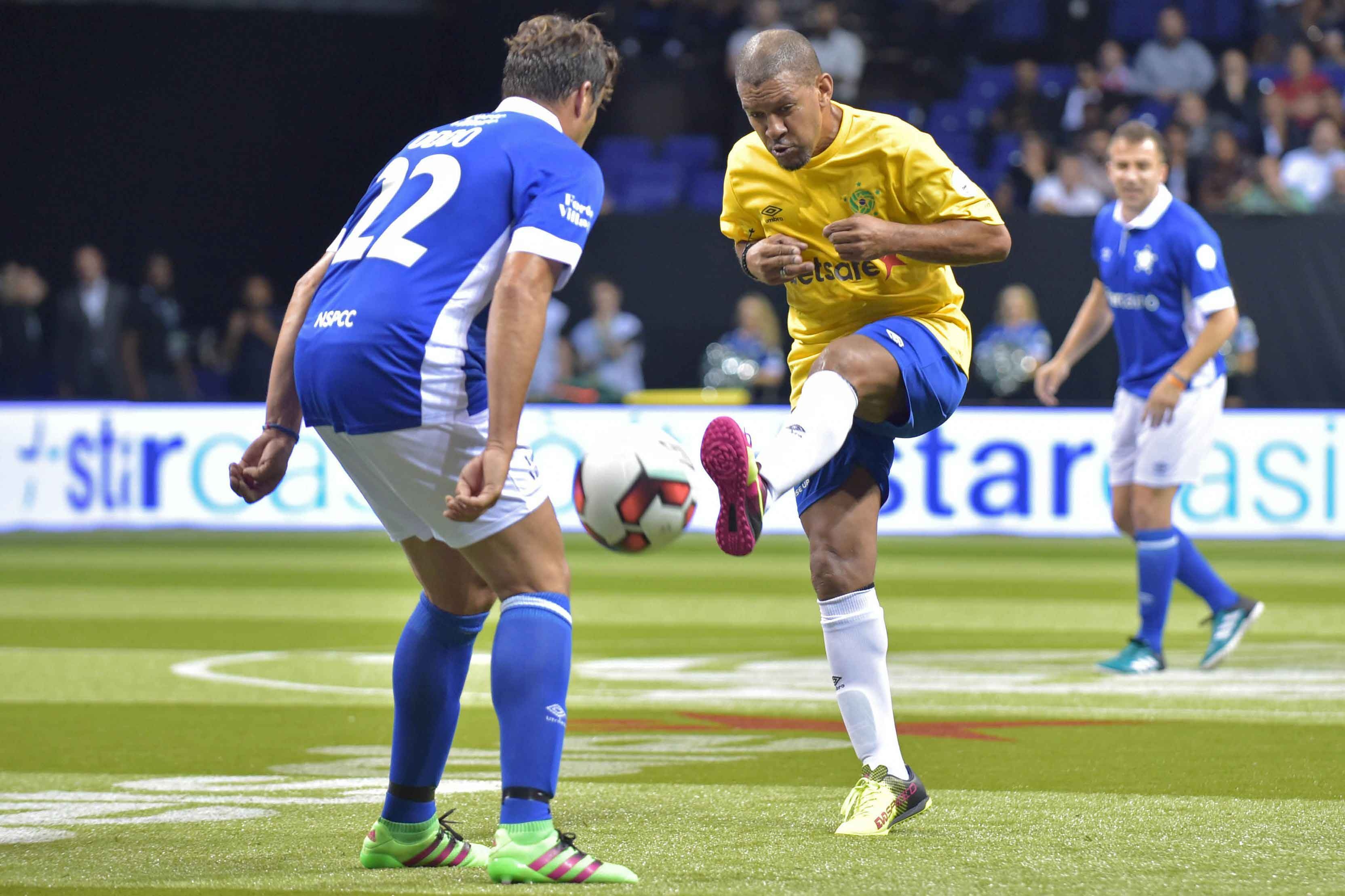 Puyol vao bong triet ha anh 9