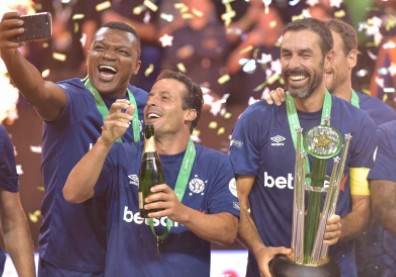 Huyen thoai Phap vo dich, Brazil tham bai 3-11 truoc Tay Ban Nha hinh anh