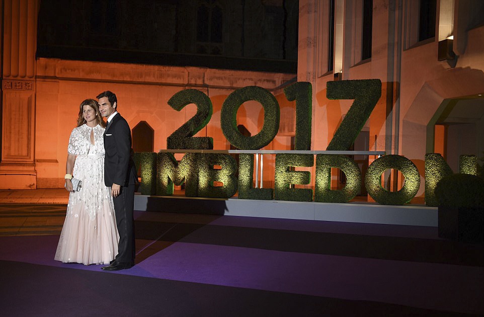 Federer lịch lãm cùng vợ dự tiệc ảnh 3 Federer lich lam cung vo du tiec anh 3