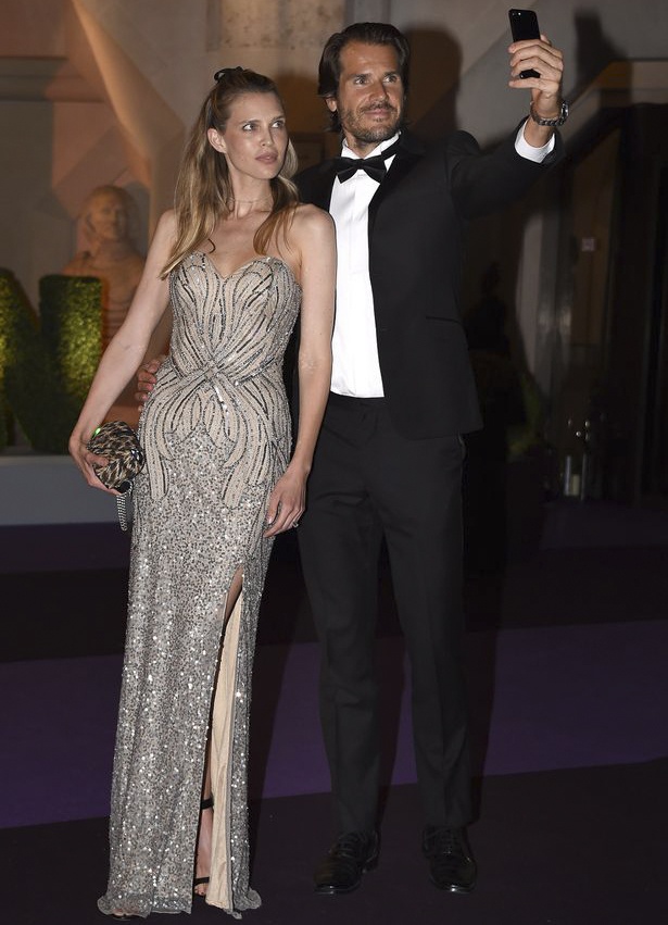 Federer lịch lãm cùng vợ dự tiệc ảnh 8 Federer lich lam cung vo du tiec anh 8