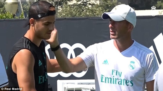 Morata mien cuong chia tay HLV Zidane o buoi tap cuoi hinh anh