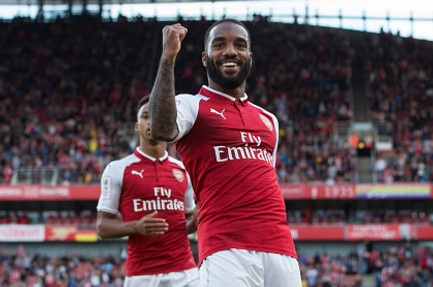 Tan binh dat gia ghi ban, Arsenal vo dich theo cach la thuong hinh anh