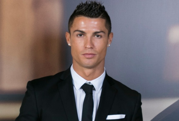 Phong vien, fan hoi hop cho phien toa chat van Ronaldo hinh anh