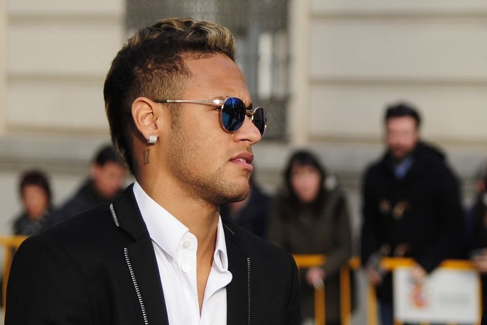 Nhan ‘thu den’ tu Barca, Neymar cang quyet tam ra di hinh anh