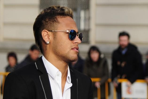 Neymar xem xet to Barca quyt tien len FIFA hinh anh