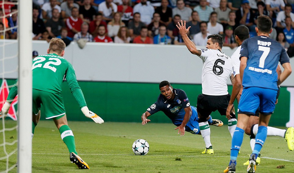 Liverpool tien sat vong bang Champions League anh 4