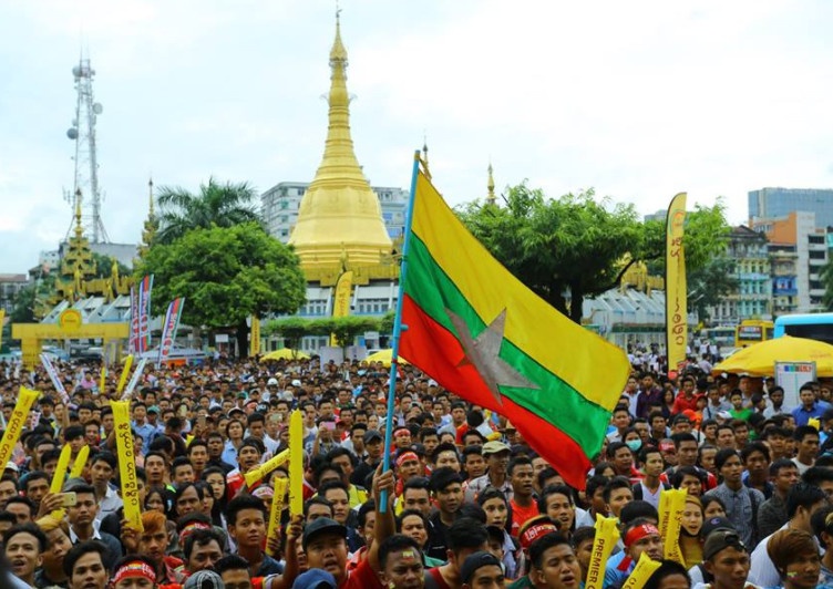 Hang nghin fan co vu, an mung U22 Myanmar vao ban ket hinh anh