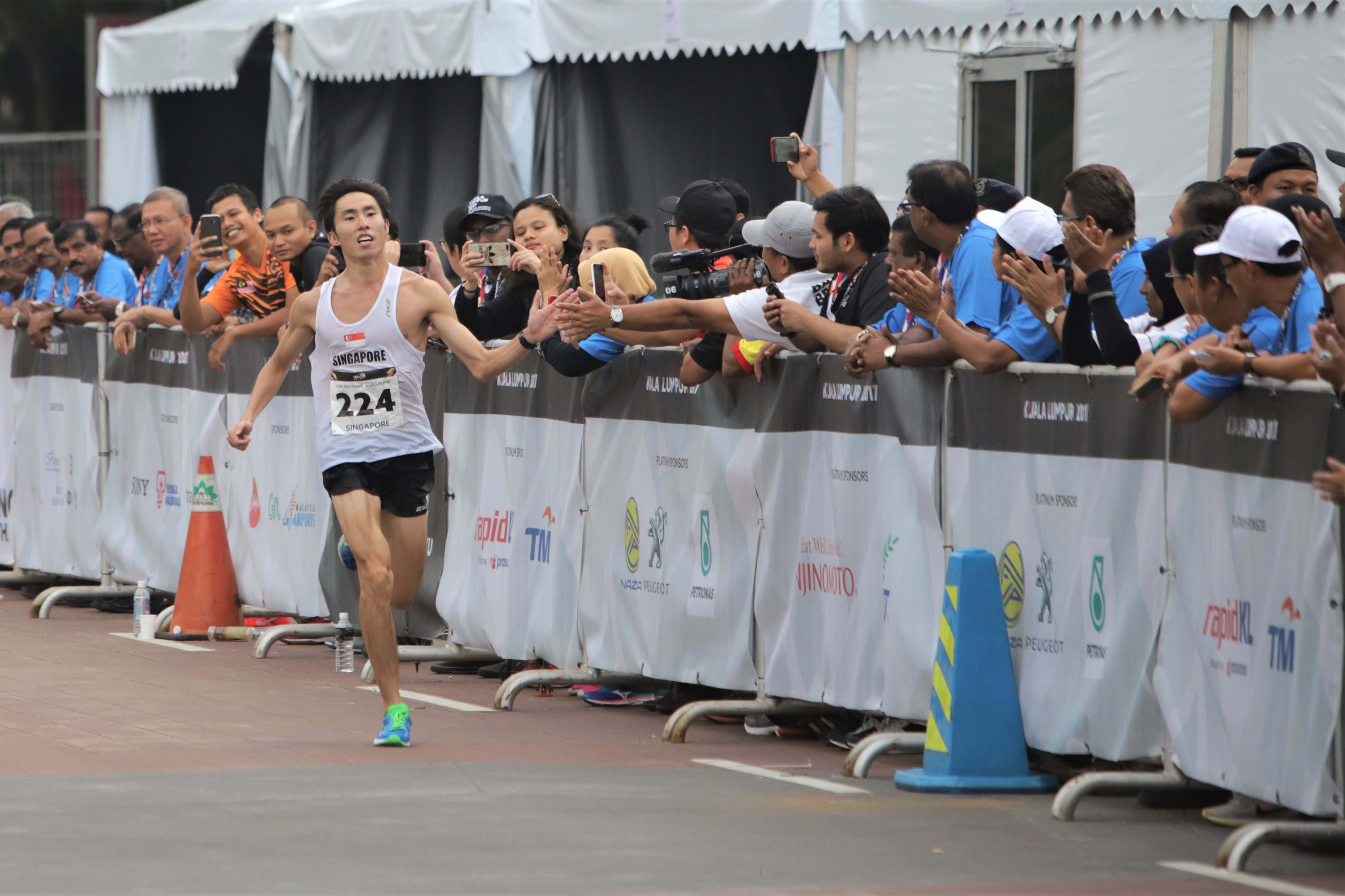 marathon Viet Nam chi gianh HCB anh 12