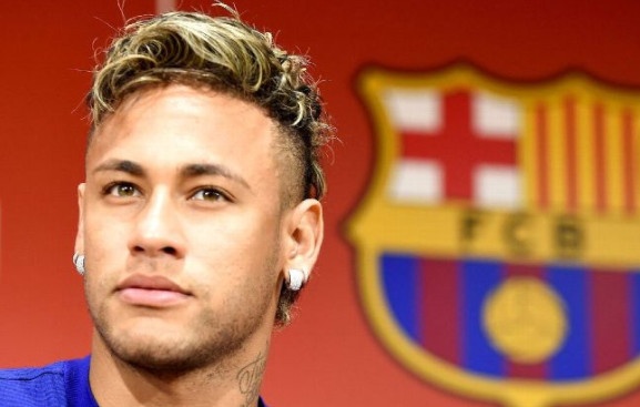 Chuyen nhuong 21/8: Neymar keu goi cach mang tai Barca hinh anh