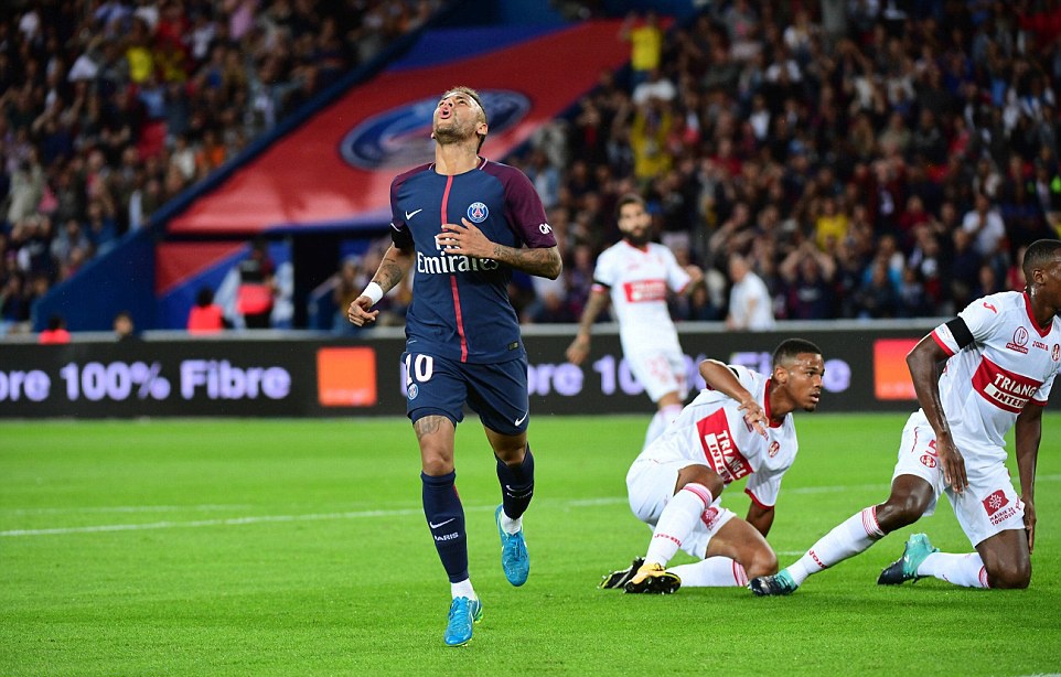 Neymar in dau giay o 5 ban thang anh 4