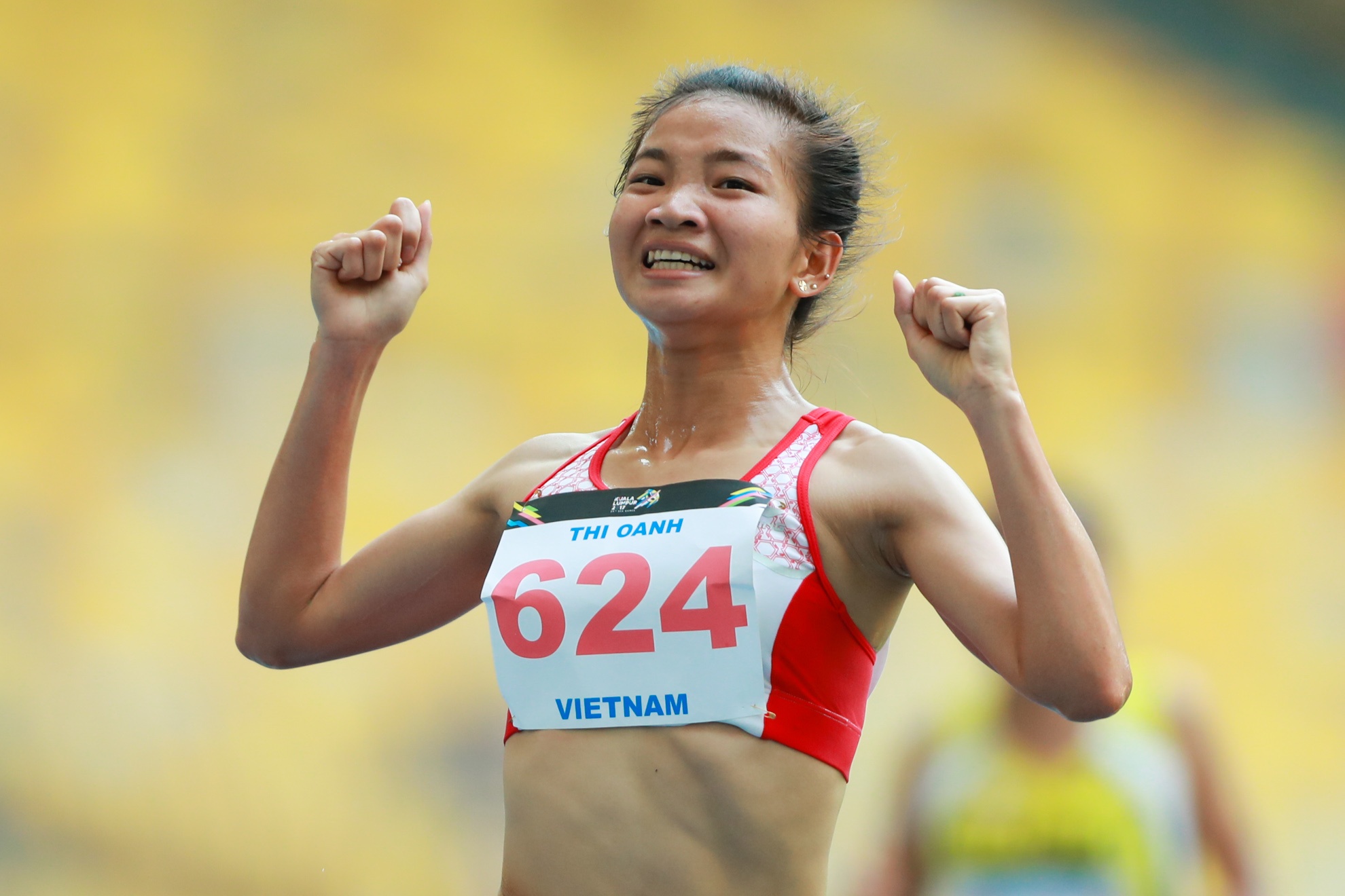 VĐV giành HCV chạy 5.000 m dìu đồng đội ảnh 6 VDV gianh HCV chay 5.000 m diu dong doi anh 6