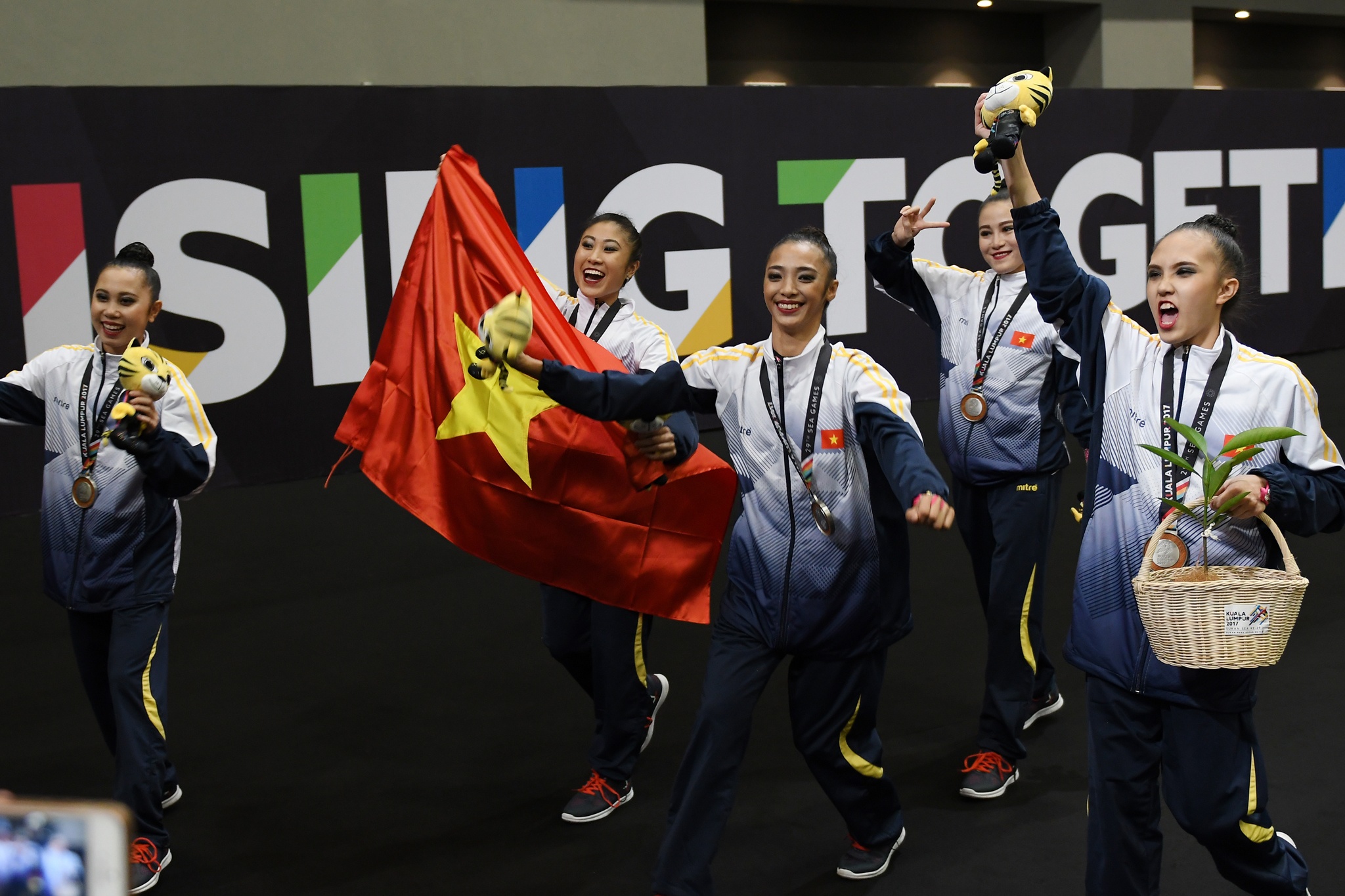 Tuyển thể dục nghệ thuật giành HCB ảnh 10 Tuyen the duc nghe thuat gianh HCB anh 10