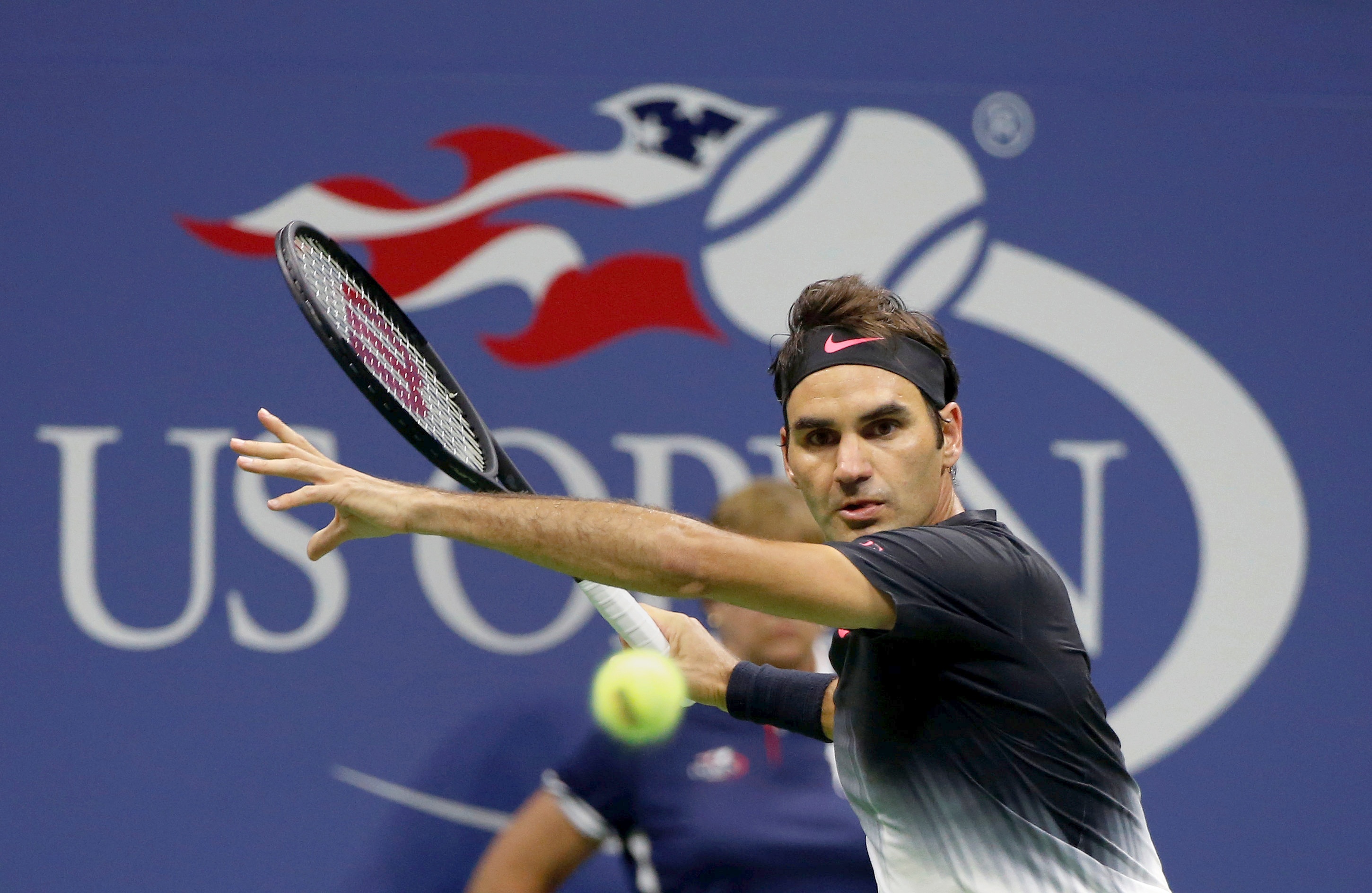 Federer thoat hiem sau 5 set o tran ra quan US Open hinh anh
