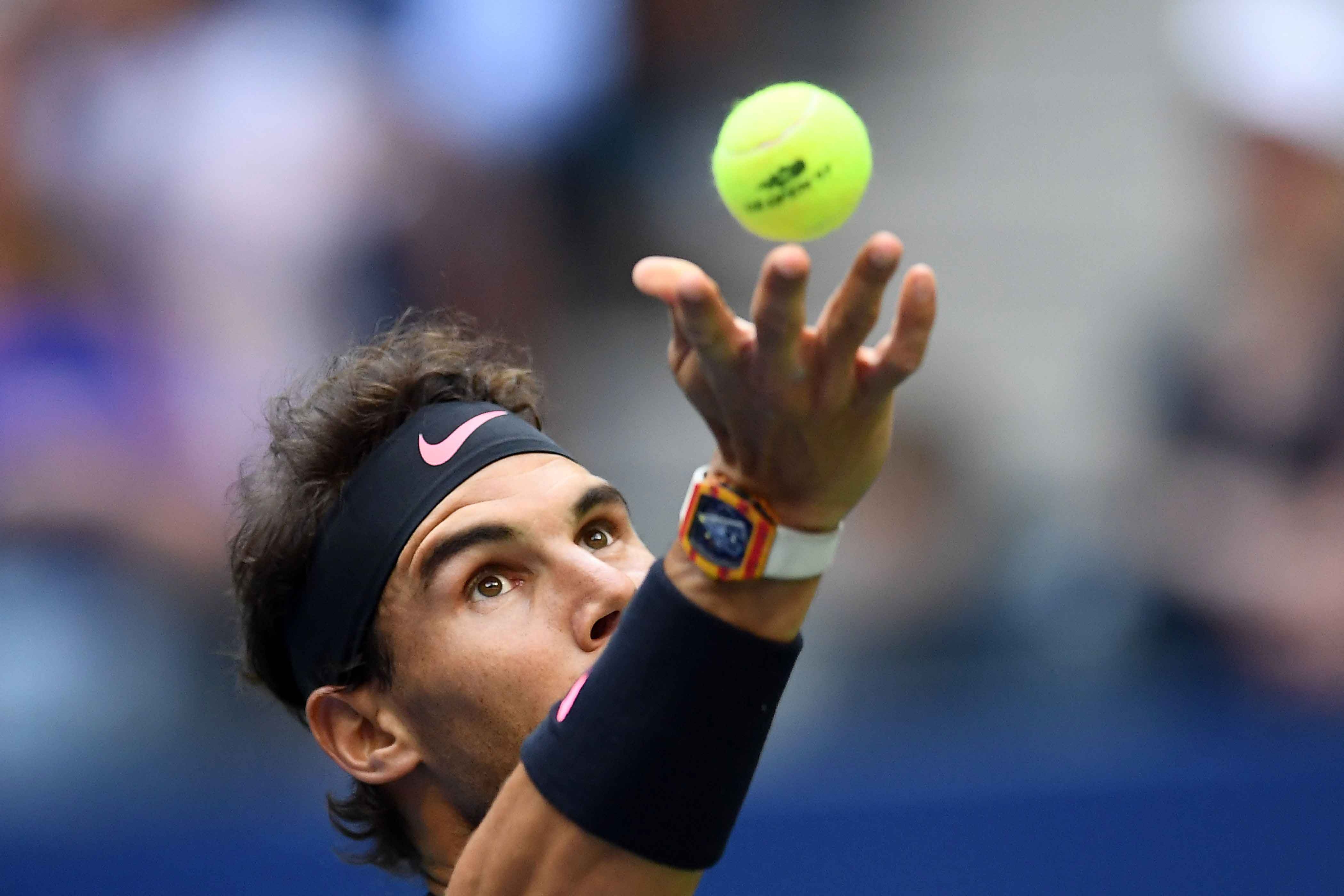 Nadal va vat bat ly than gan 1 trieu USD anh 3