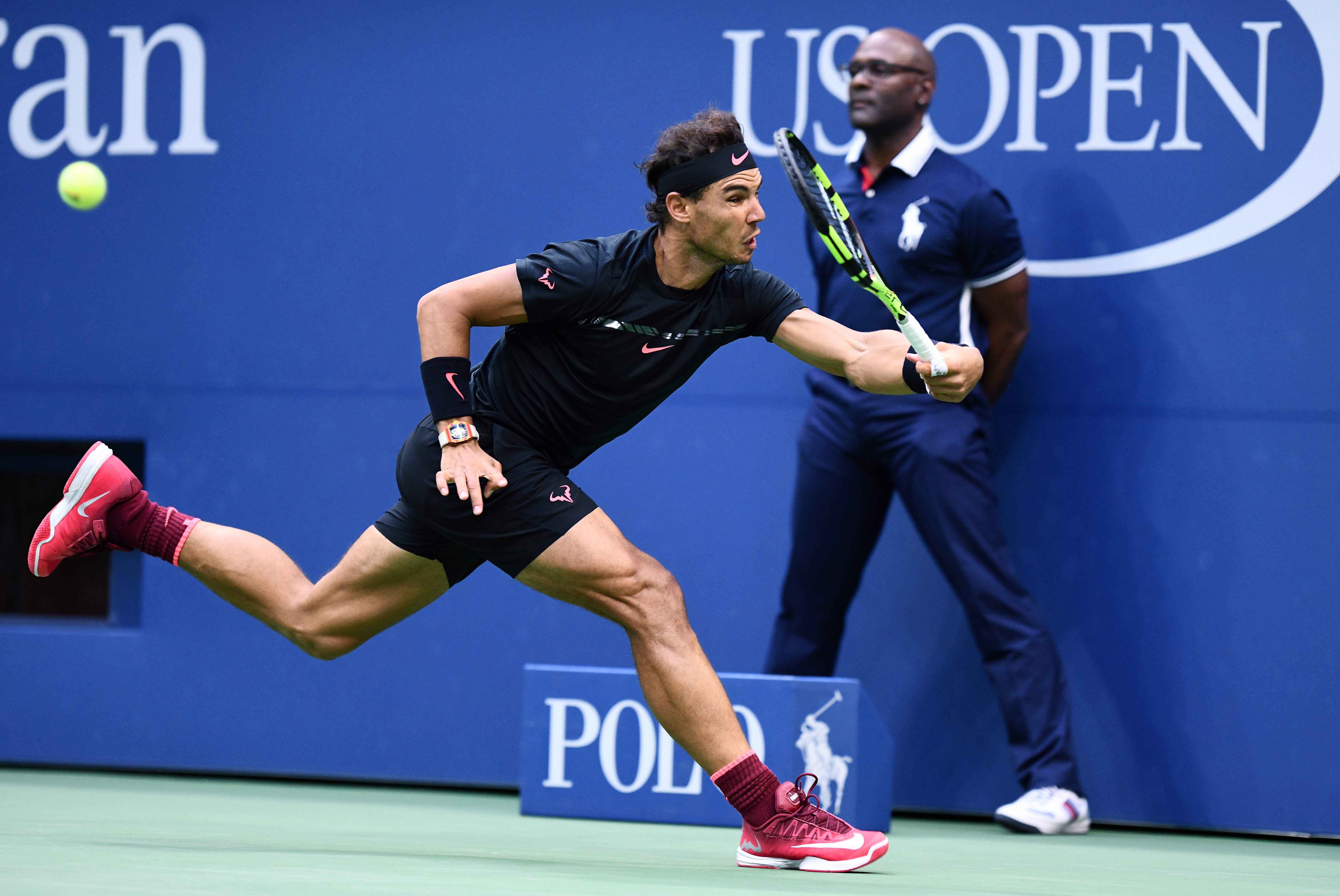 Nadal va vat bat ly than gan 1 trieu USD anh 4