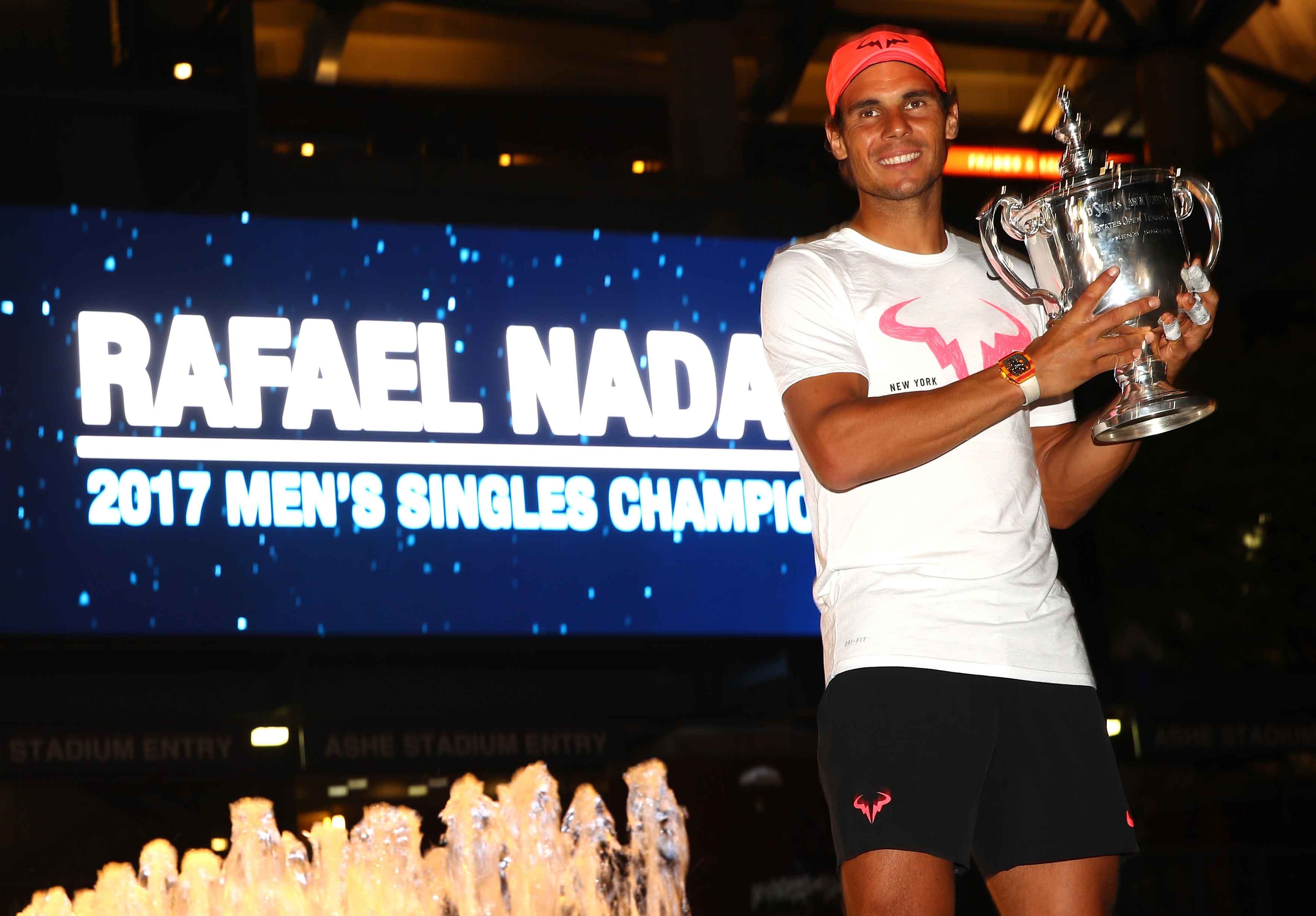 Nadal va vat bat ly than gan 1 trieu USD anh 11