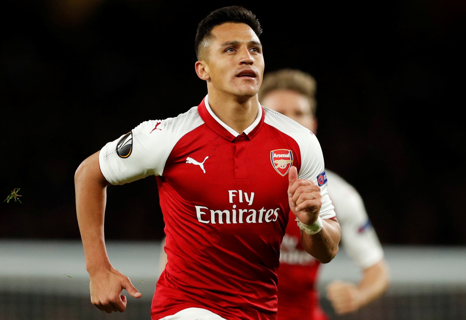 Alexis Sanchez toa sang, Arsenal thang nguoc dai dien Duc hinh anh