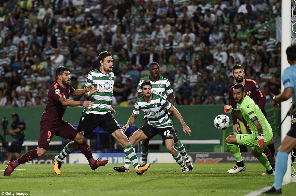 Barca danh bai doi bong cu cua Ronaldo anh 5